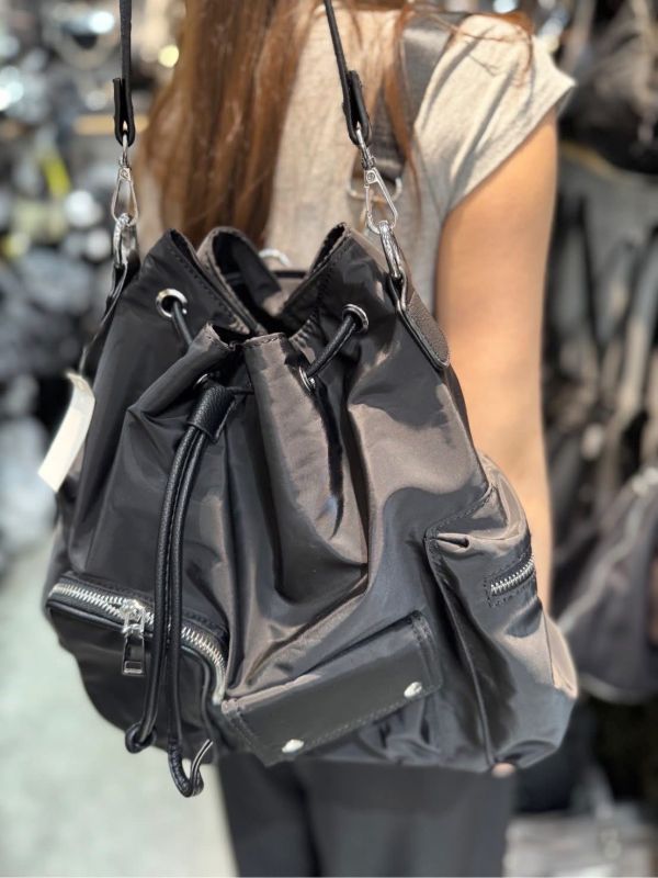 多口袋尼龍水桶包 
