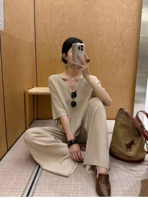 V領顯瘦薄針織套裝 