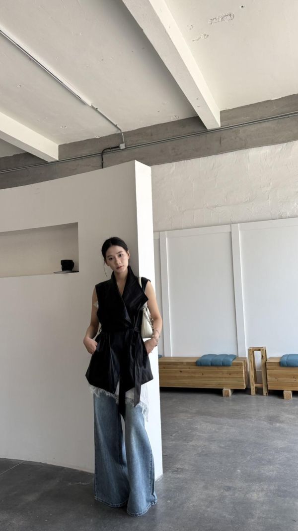 大翻領皮背心（黑色） 