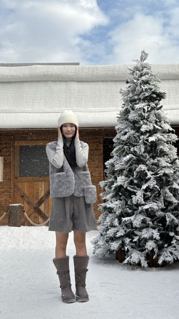 附包Ｑ毛背心＋高領上衣（灰色） 