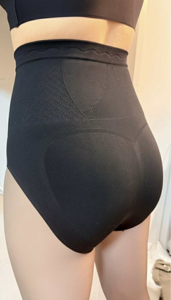 收腰提臀加榮黑絲透膚褲襪 