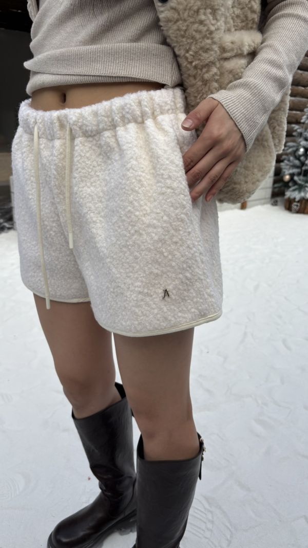 字母羊毛短褲 