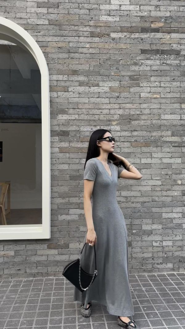 Ｖ領短袖傘連衣裙 