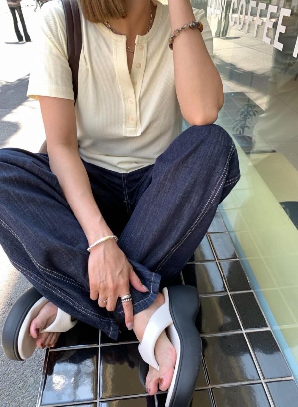 純色半釦螺紋上衣 