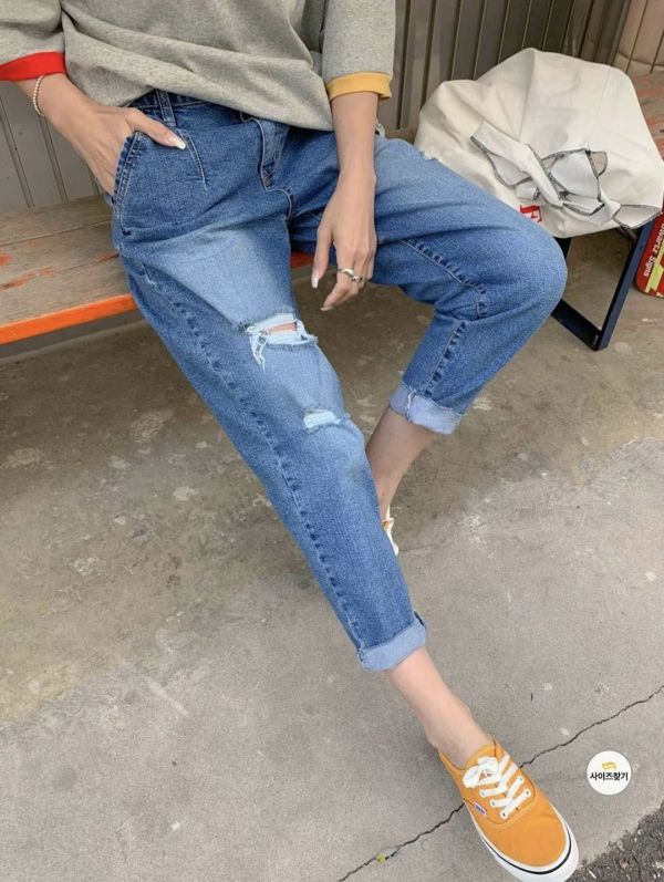 小直筒抓破牛仔褲 
