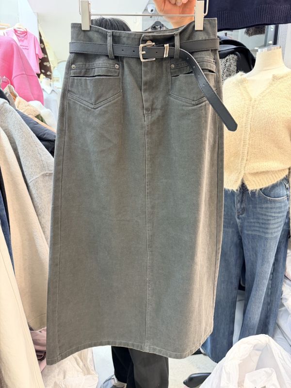 T09.牛仔後開衩裙 