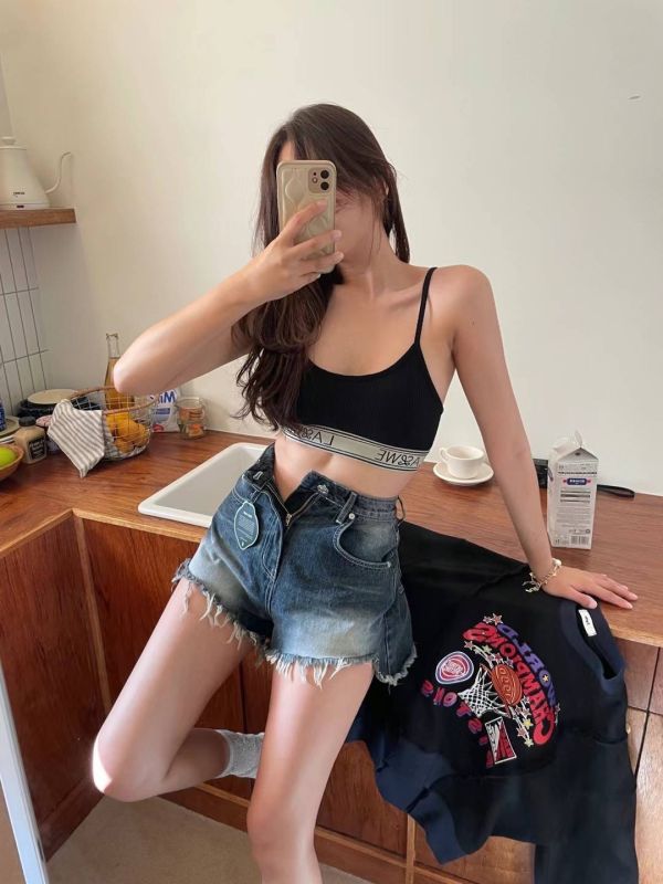 K18.下英文背心 