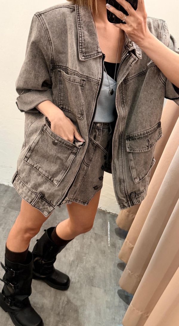 時髦牛仔斜釦套裝 