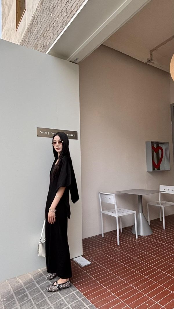 綁帶披肩背心洋裝（黑色） 