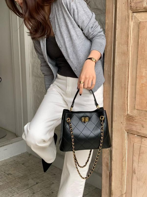 時尚牛皮菱格鏈包 