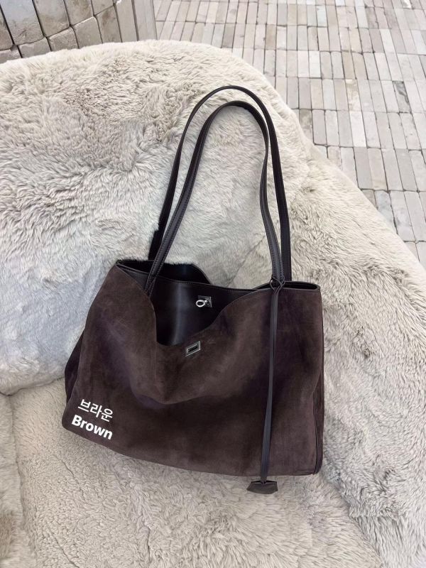 牛皮拼磨砂質感包 