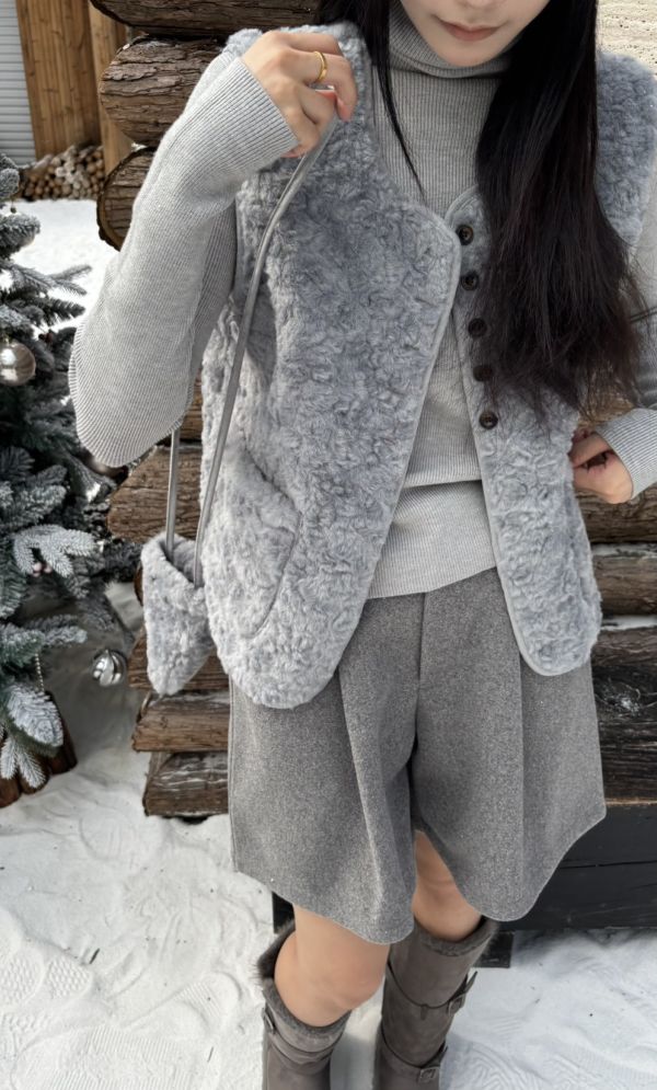 附包Ｑ毛背心＋高領上衣（灰色） 