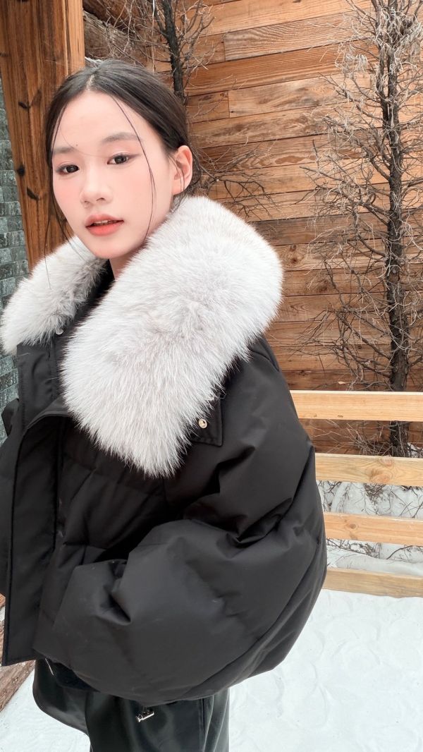 90%鴨絨狐狸毛外套（黑色） 