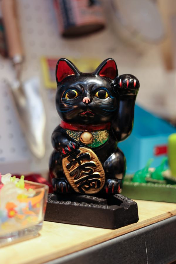 日本瀨戶燒招財貓（黑 / 舉左手）（17公分） 日本瀨戶燒招財貓（黑 / 舉左手）（17公分）