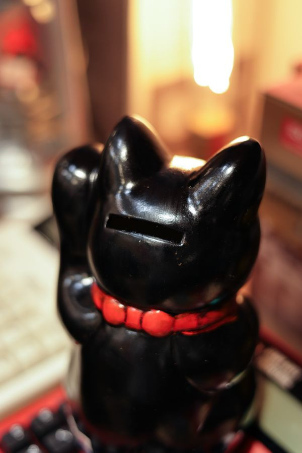 日本瀨戶燒招財貓（黑 / 舉左手）（17公分） 日本瀨戶燒招財貓（黑 / 舉左手）（17公分）