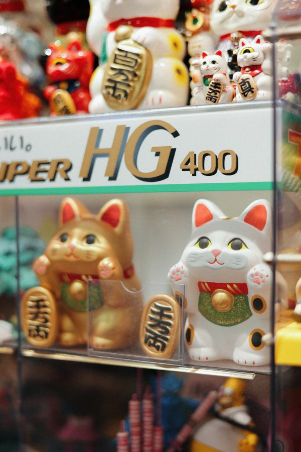 貼在玻璃上的招財貓 / (白/金) 貼在玻璃上的招財貓