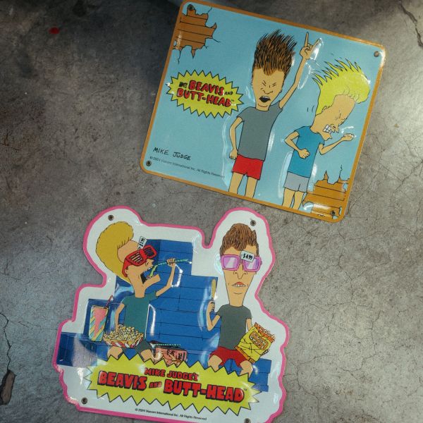 BEAVIS AND BUTT-HEAD 癟四與大頭蛋 鐵牌掛飾 BEAVIS AND BUTT-HEAD

癟四與大頭蛋鐵牌掛飾