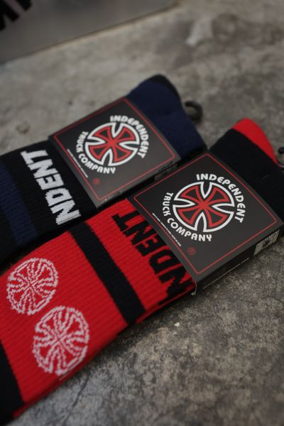 Independent  Woven Crosses Crew Socks / 長襪 (黑Ｘ紅) Independent  Woven Crosses Crew Socks / 長襪 (黑Ｘ紅)