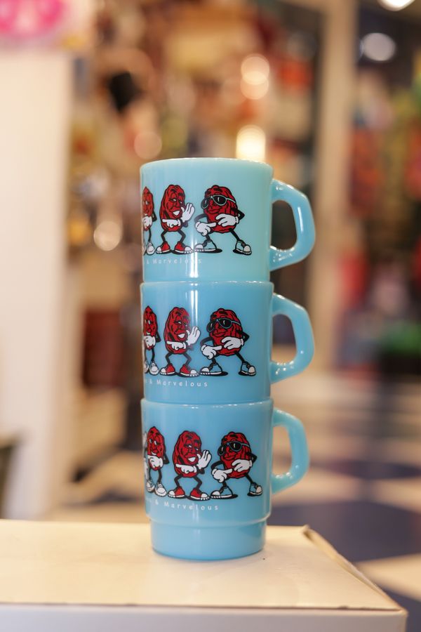 California Raisins 加州葡萄乾人牛奶杯 / 水杯 / 漱口杯 California Raisins 加州葡萄乾人牛奶杯 / 水杯 / 漱口杯