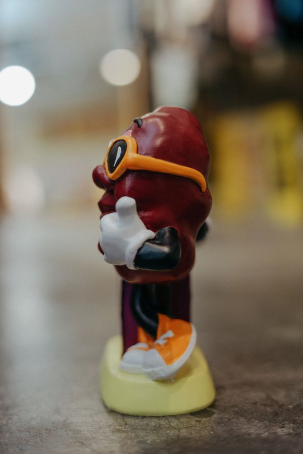 California Raisins 加州葡萄乾人雕像筆筒 California Raisins
加州葡萄乾人雕像筆筒
