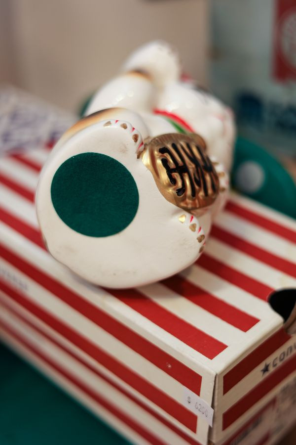 日本瀨戶燒招財貓（白 / 舉右手）(17公分) 日本瀨戶燒招財貓（白 / 舉右手）(17公分)