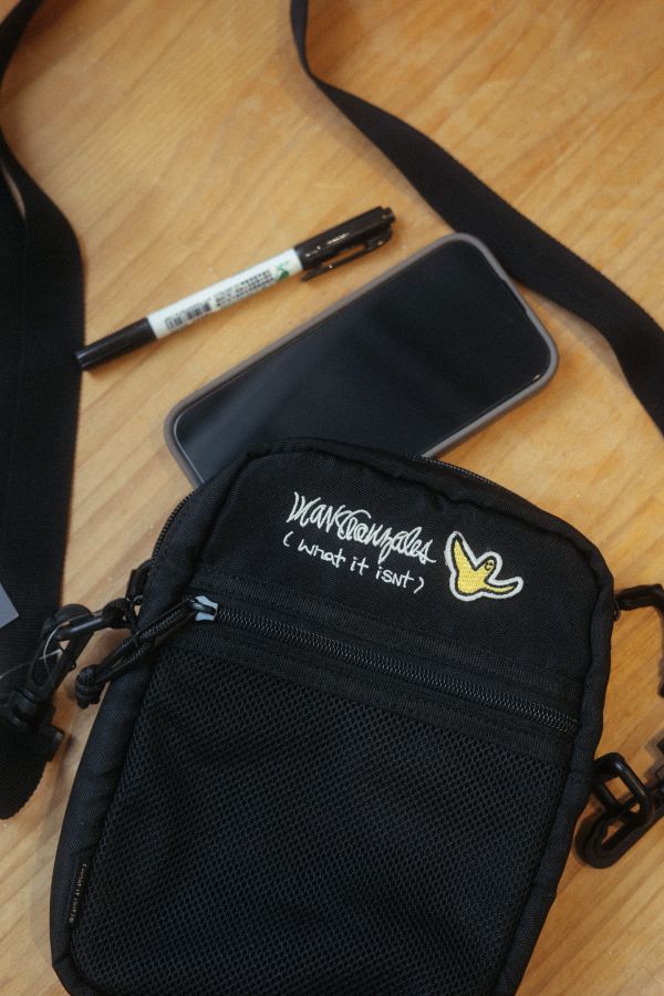 MARK GONZALES (what it isnt) SHOULDER BAG 斜肩小包 MARK GONZALES (what it isnt)

SHOULDER BAG 斜肩小包