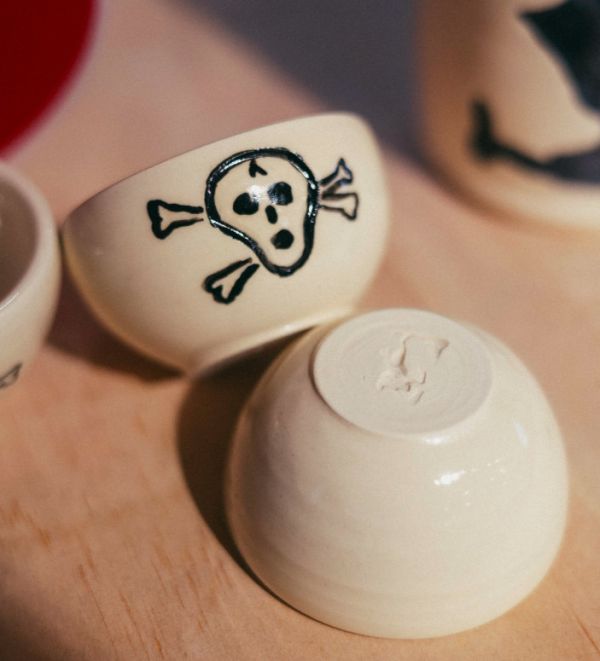 DANNY D'S MUD SHOP 手工小茶杯 / (SKULL) DANNY D'S MUD SHOP 手工小茶杯 / (SKULL)