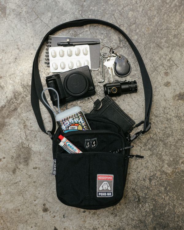 POKO ポコ大王 EYES SHOULDER BAG 防潑水斜背小包 ポコ大王 EYES SHOULDER BAG 防潑水斜背小包