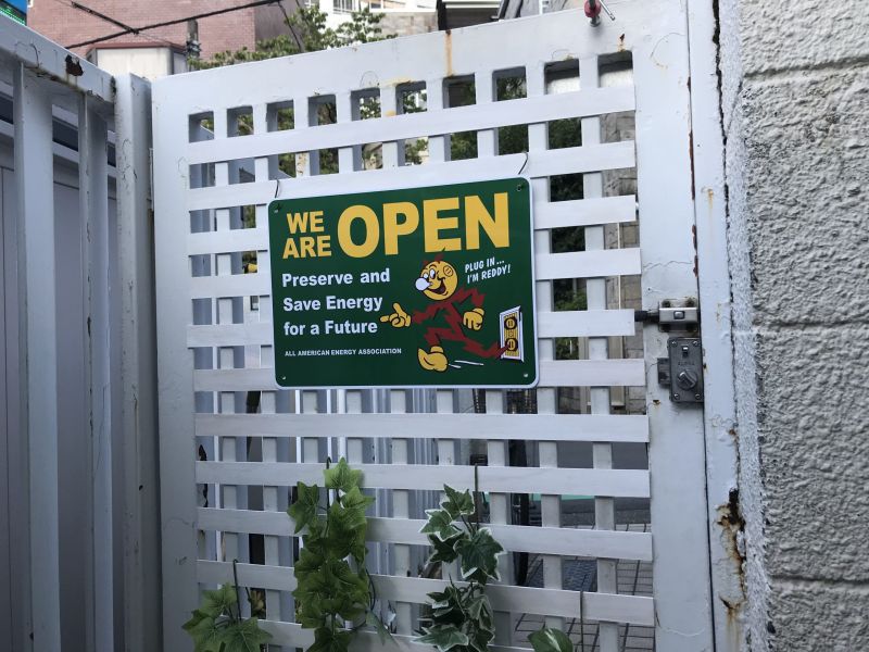 美國企業周邊 FEPC REDDY KILOWATT WE ARE OPEN 告示牌 / 掛牌 美國企業周邊 REDDY KILOWATT WE ARE OPEN 告示牌 / 掛牌