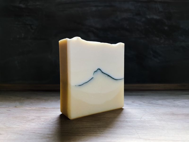 山衫｜敏感肌適用 SUVIDA,SOAP,手工皂,沐浴,洗澡,精油,藝術,天然,儀式感,實用交換禮物,冷製皂,天然保濕因子,友善肌膚,環境友善,極簡生活,減少瓶瓶罐罐,無動物實驗,台灣製造,MADEINTAIWAN