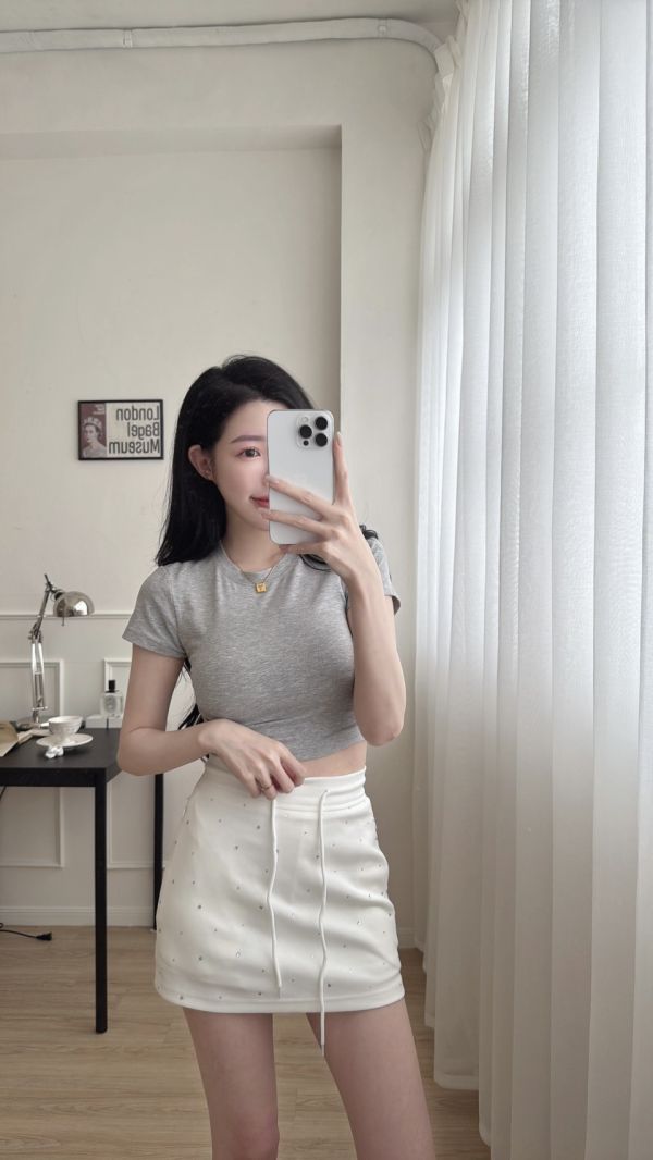 現貨 – 好身材抓皺短T 
