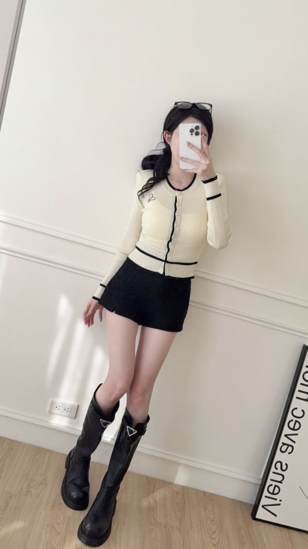 現貨 – 金釦毛呢修身短褲 