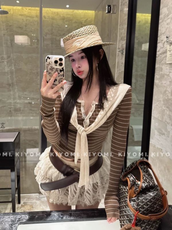 現貨 – 條紋披肩假兩件式上衣 