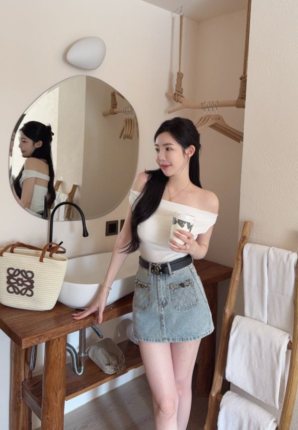 現貨 – 好身材垂領上衣 