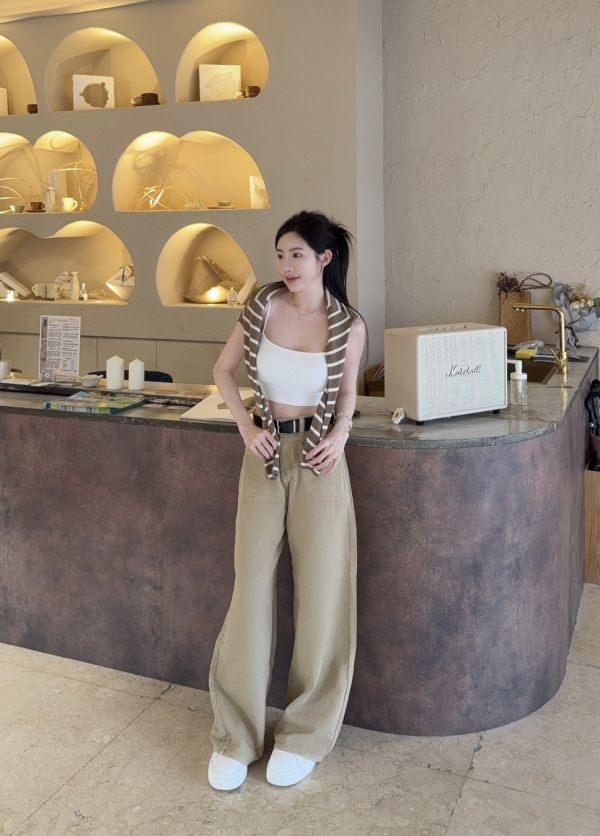 現貨 – 闊腿落地牛仔寬褲 