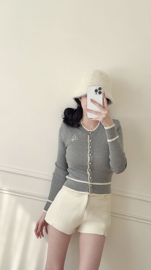 現貨 – 金釦毛呢修身短褲 