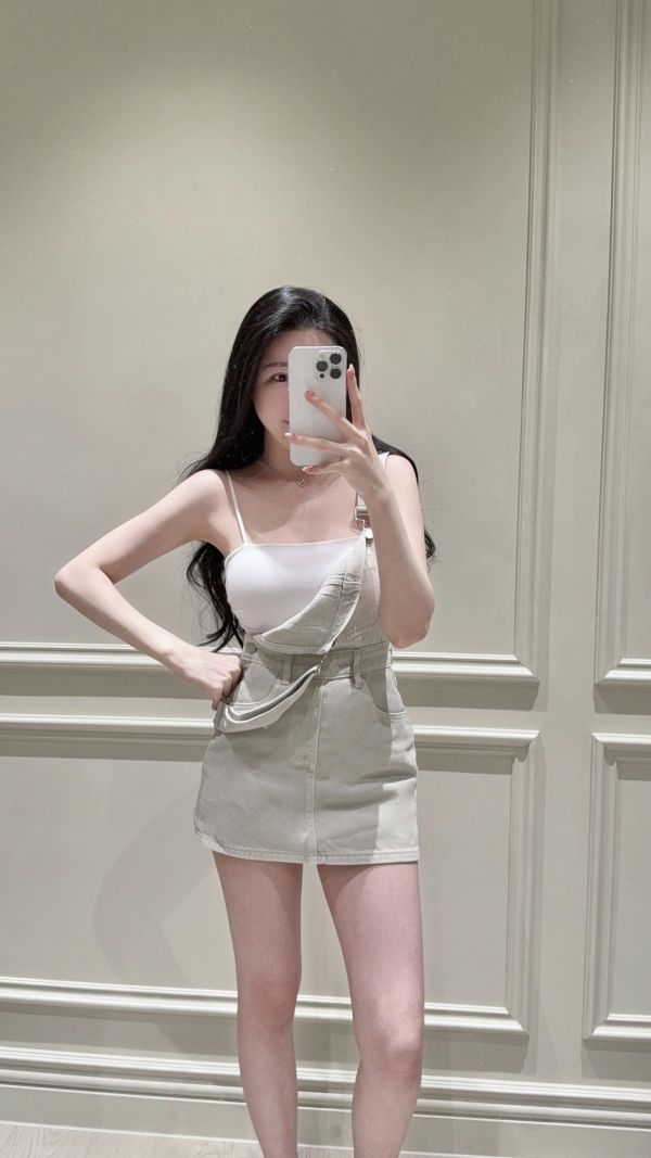 減齡吊帶牛仔短裙 