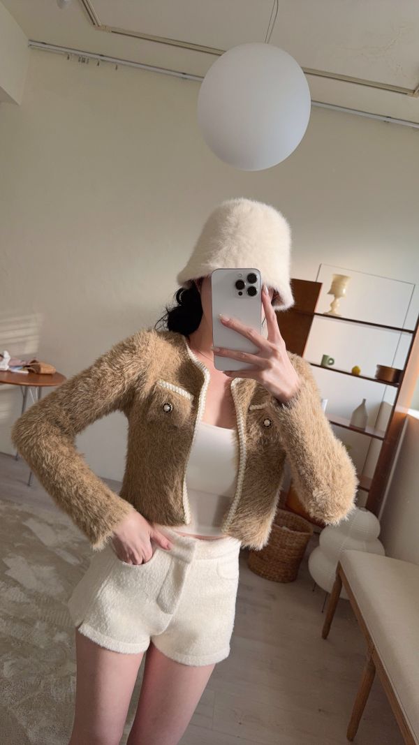 現貨 – 小香風海馬毛滾邊外套 