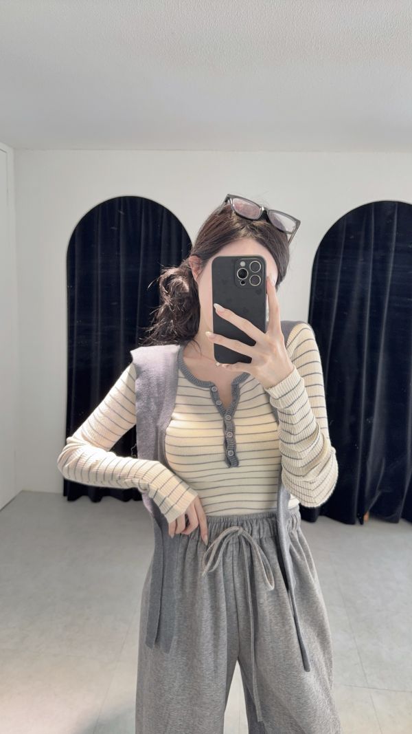 現貨 – 條紋披肩假兩件式上衣 