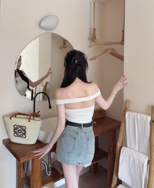 現貨 – 好身材垂領上衣 