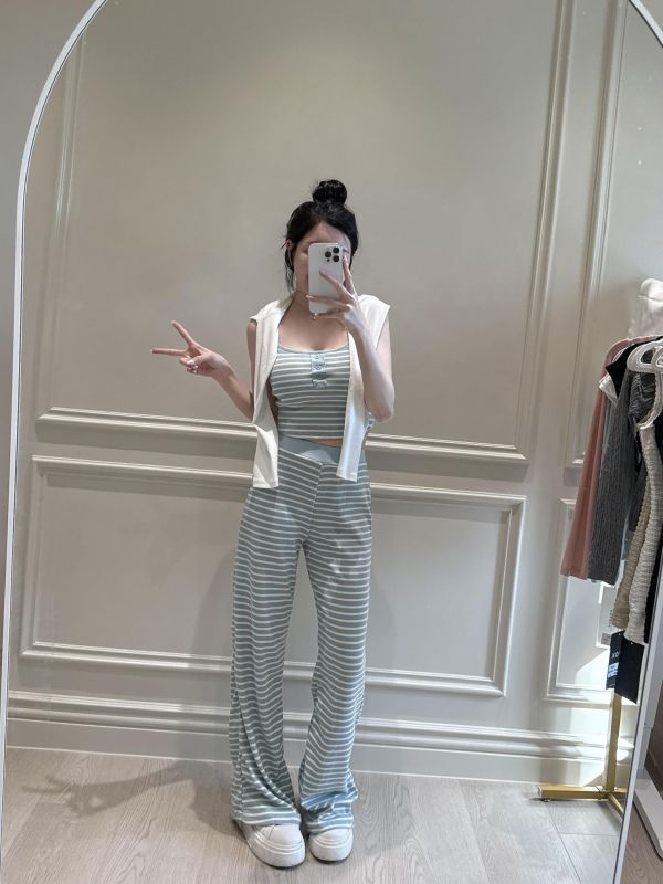 現貨 – 顯身材條紋套裝 