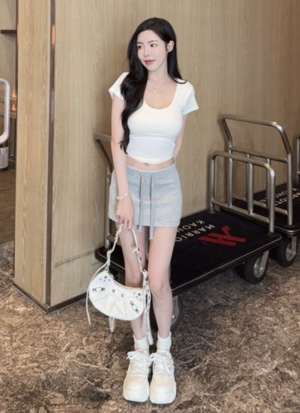 現貨 – 好身材罩杯T 