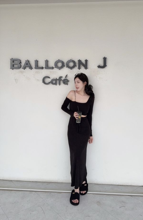 現貨 – 獨家設計長裙套裝 