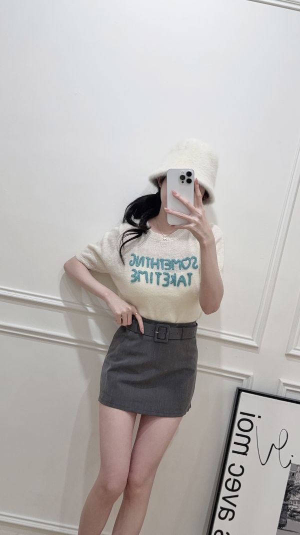 現貨 – 字母針織上衣 