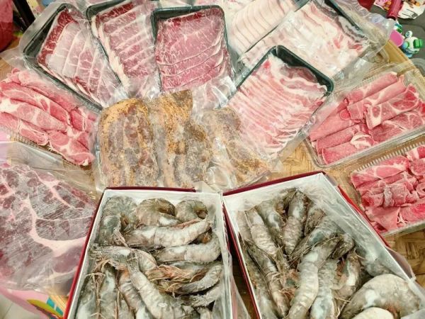 大口吃肉組來囉~~~超強組合一次登場 烤肉就是要大口吃肉!! 