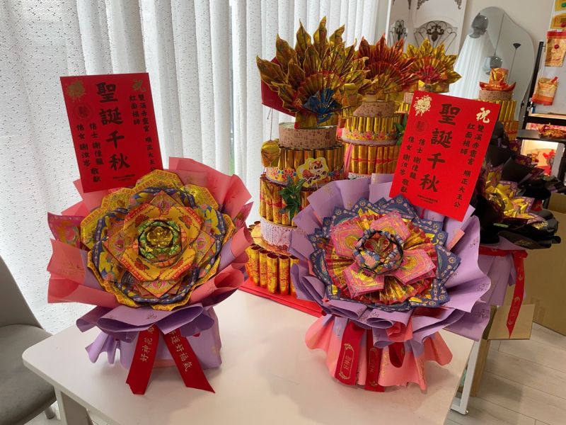 M號神明祝壽好神花 好神花束、好神花禮、好神花柱
補財庫好神花、招財好神花、招貴人好神花、招桃花好神花、神明祝壽好神花、補運好神花、拜拜好神花
拜拜用花、拜拜花束、拜拜花柱、拜拜花禮、廟會用花、廟會花束、廟會花柱、廟會花禮