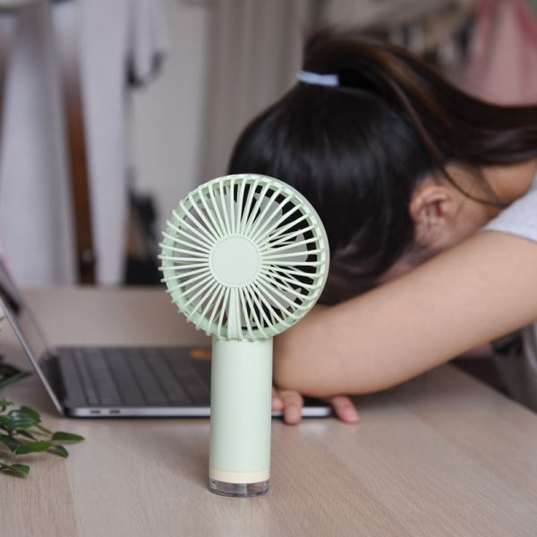 【給你雙倍清涼】清新貓頭手持噴霧風扇 