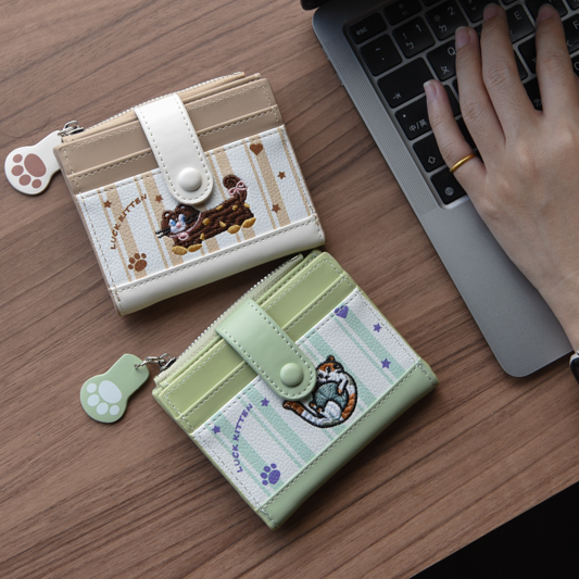 【一眼就心動】多巴胺刺繡貓咪短夾錢包 