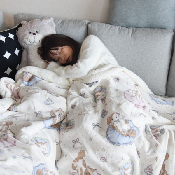 【柔軟度爆表】萌貓樂園牛奶絨毯子 