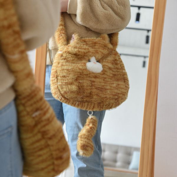 【專區贈品】可愛毛絨貓咪斜跨包 *款式隨機贈送* 